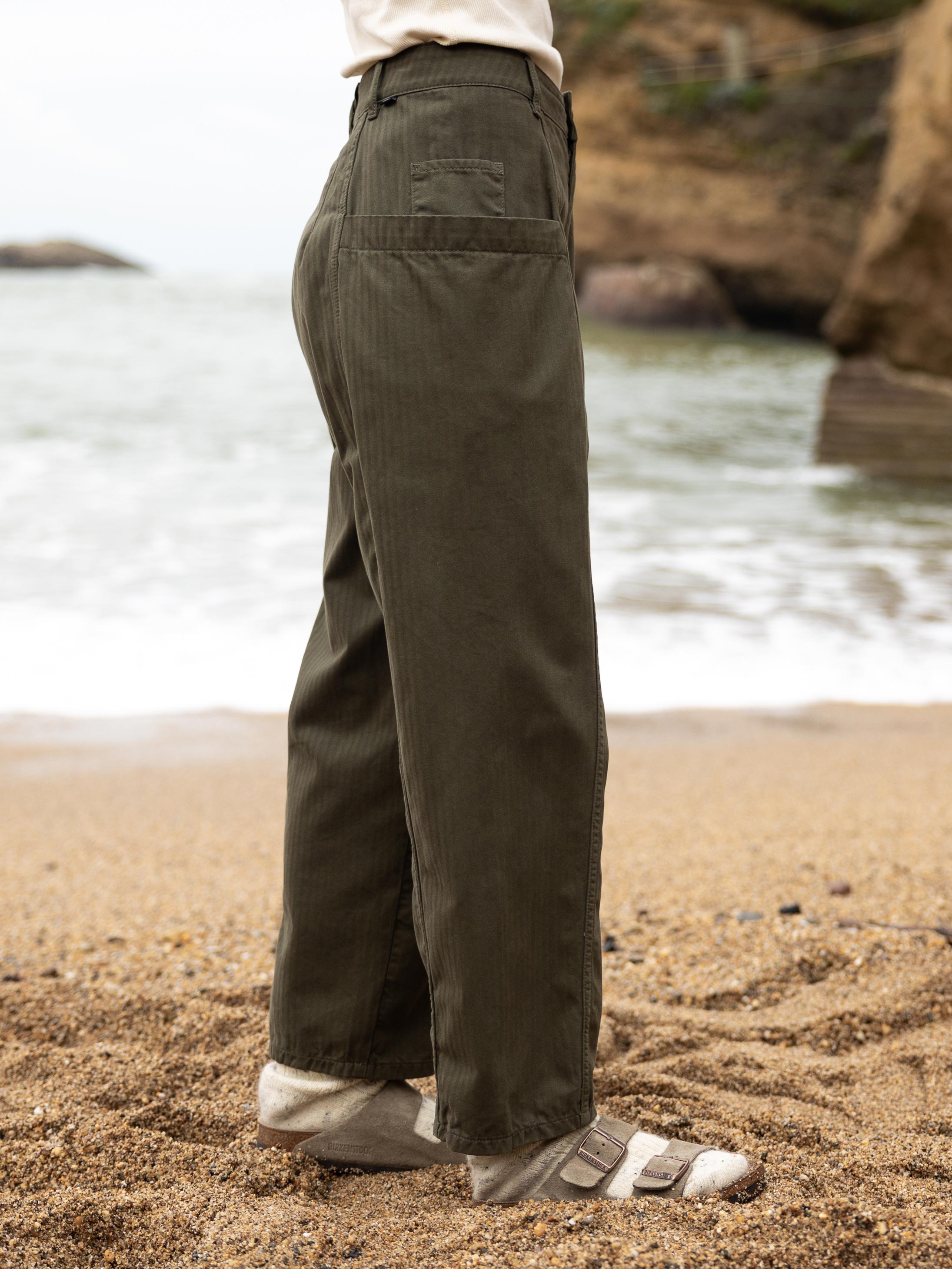 Women Organic Cotton Barrel Trouser in Olive - Croft