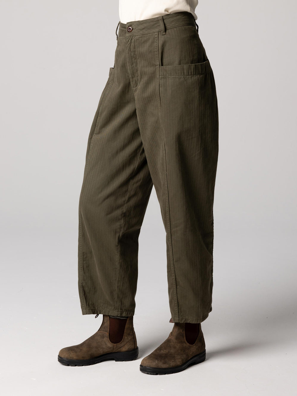 Women Organic Cotton Barrel Trouser in Olive - Croft