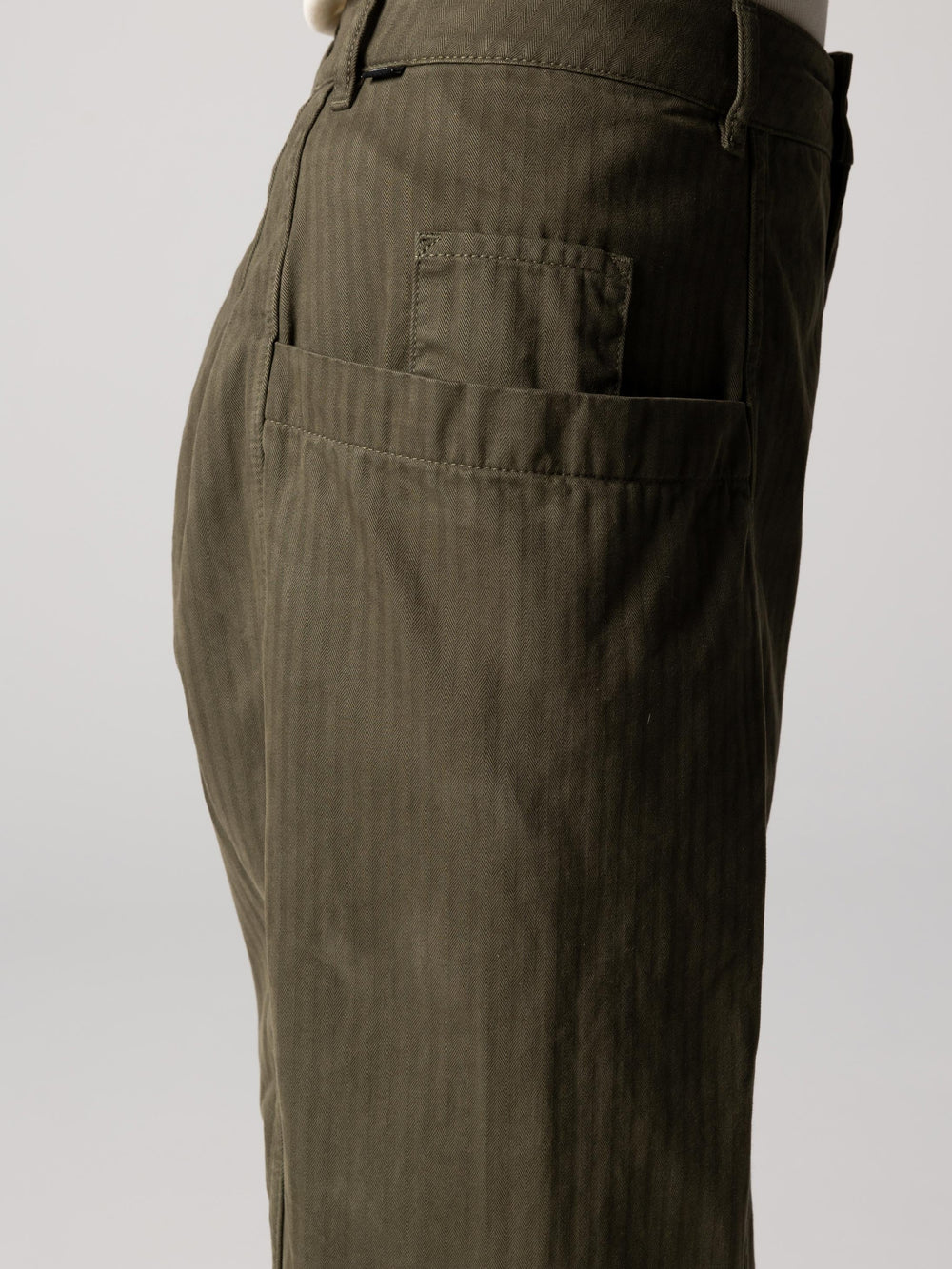Women Organic Cotton Barrel Trouser in Olive - Croft