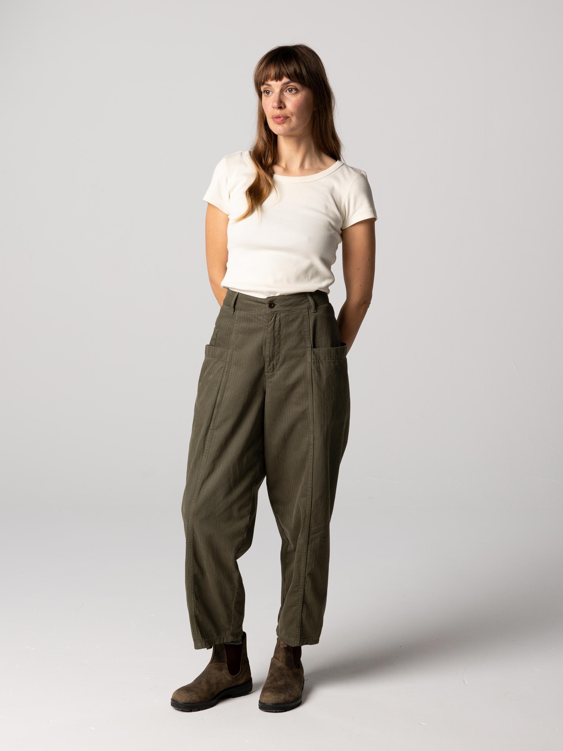 Women Organic Cotton Barrel Trouser in Olive - Croft