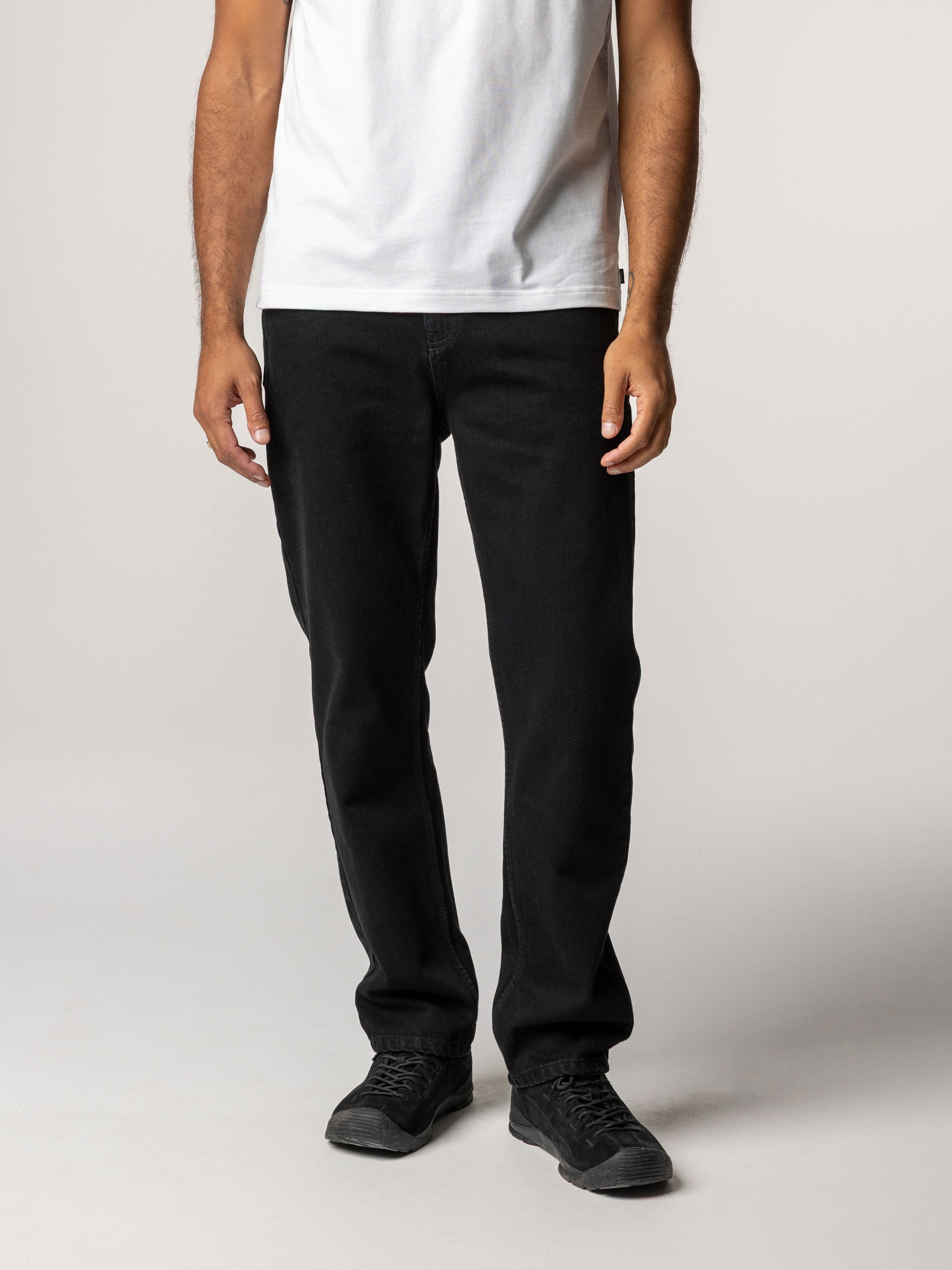 Men Organic Cotton Twill Jean in Black - Marin