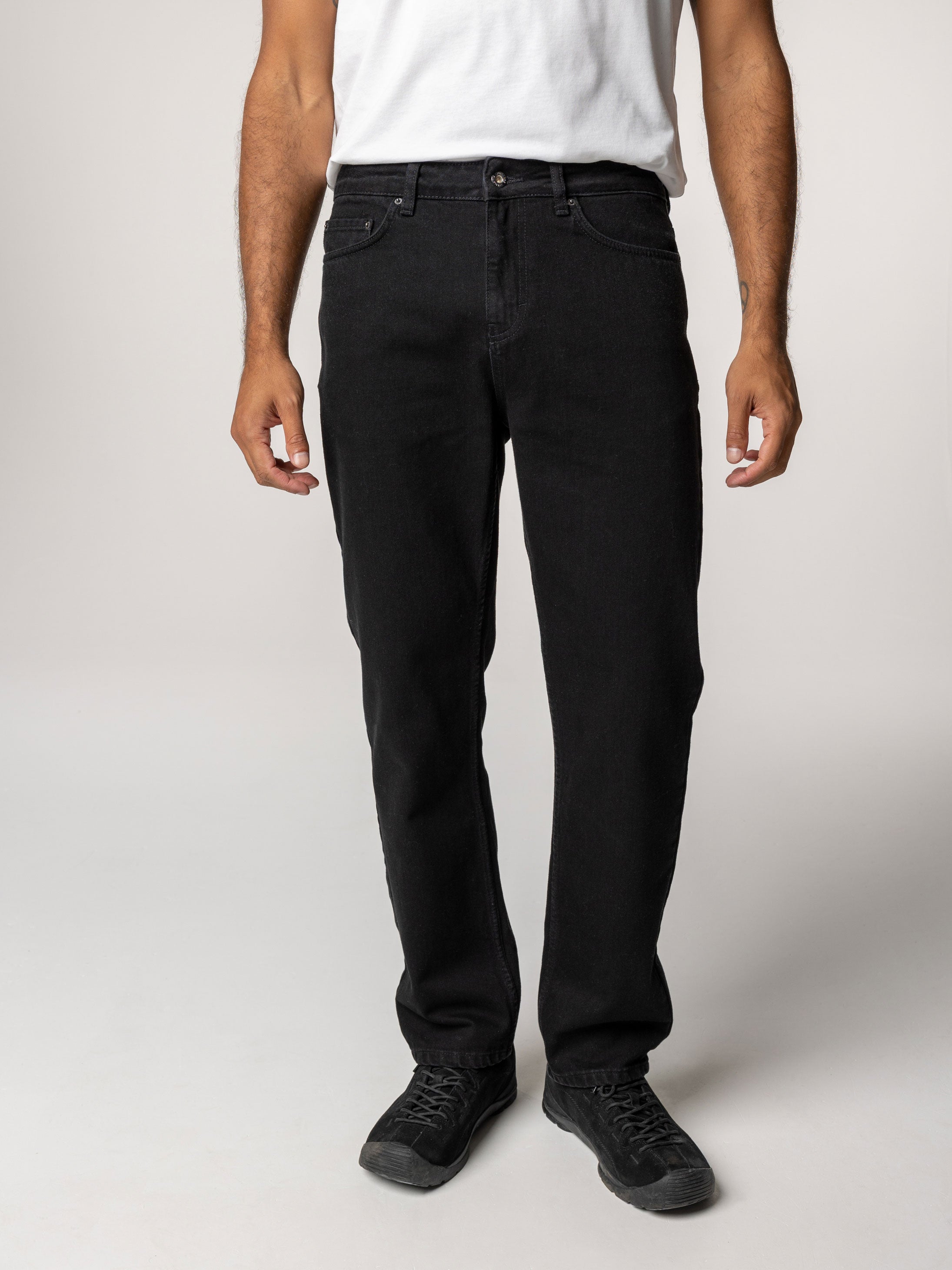 Men Organic Cotton Twill Jean in Black - Marin
