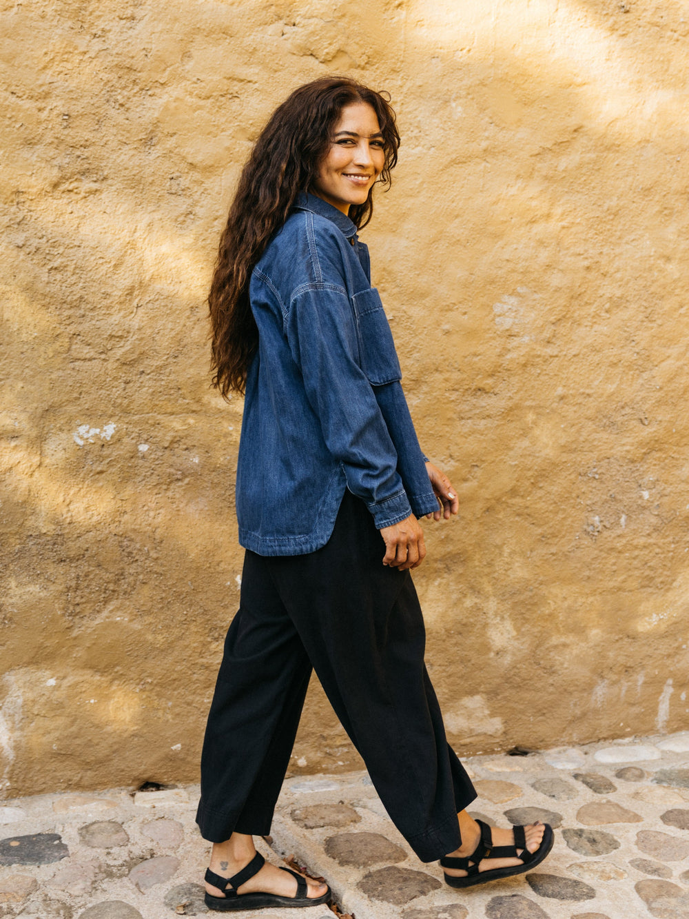 Women Organic Cotton Shirt in Denim - Gwavas