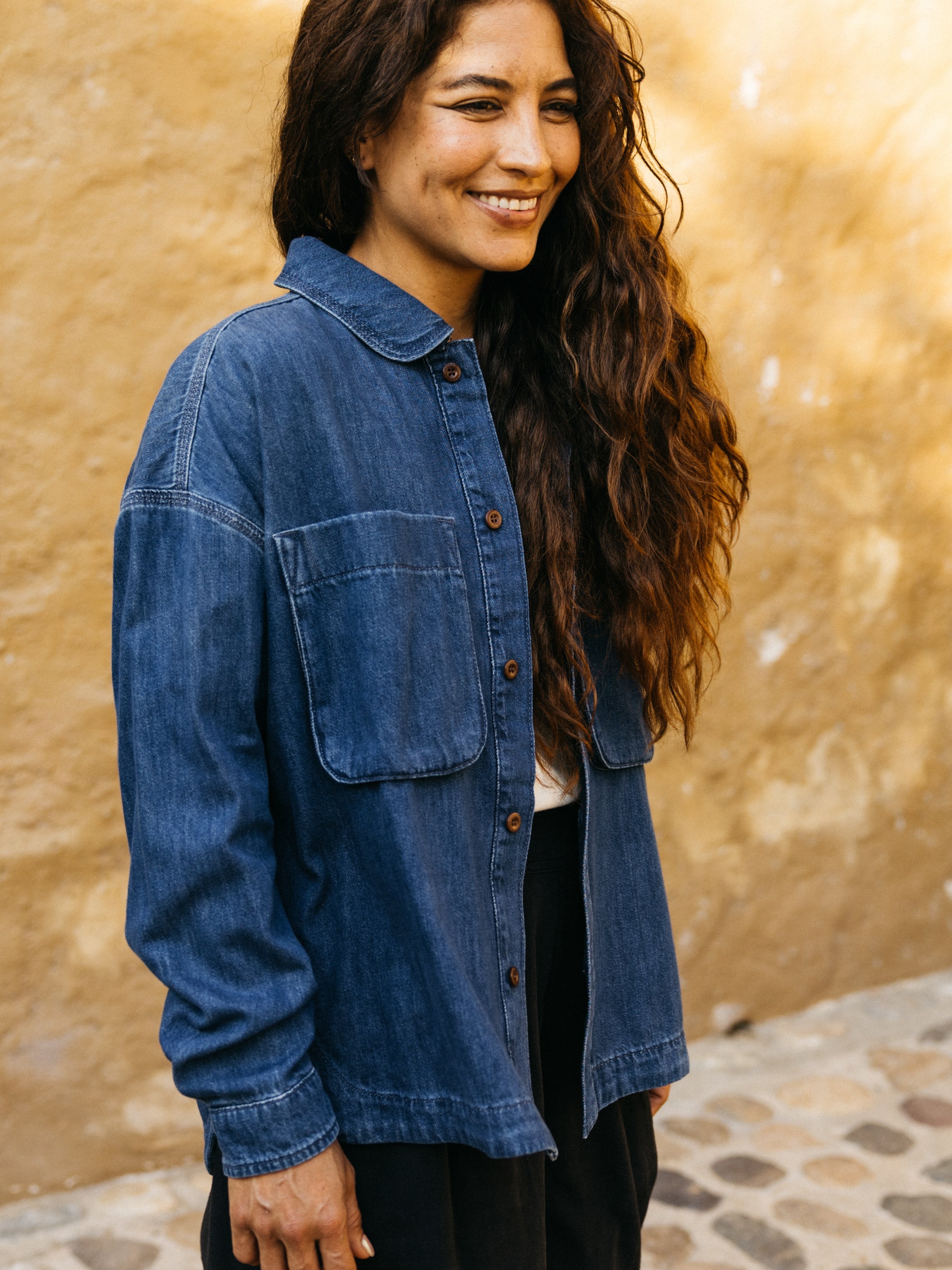 Women Organic Cotton Shirt in Denim - Gwavas
