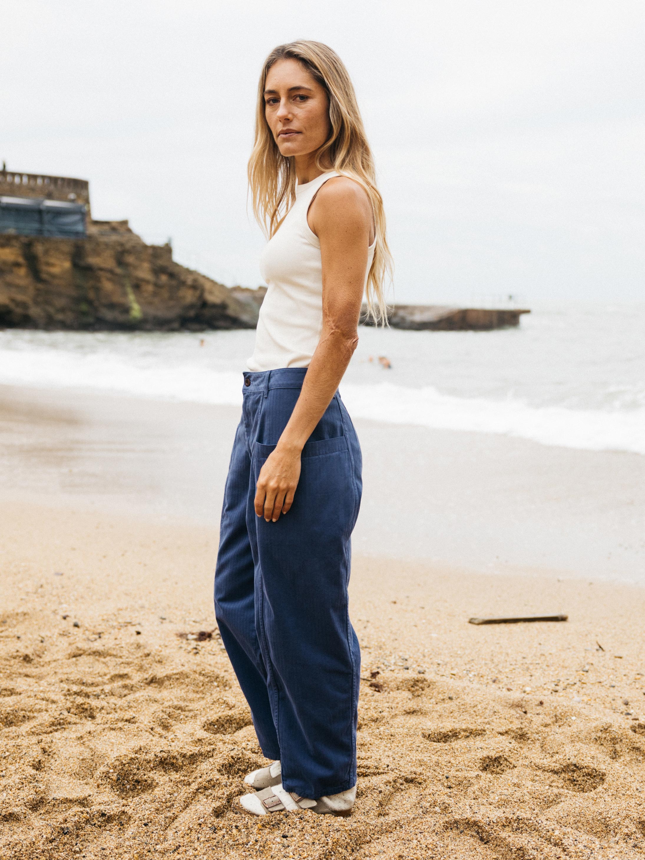 Women Organic Cotton Barrel Trouser in Navy - Croft