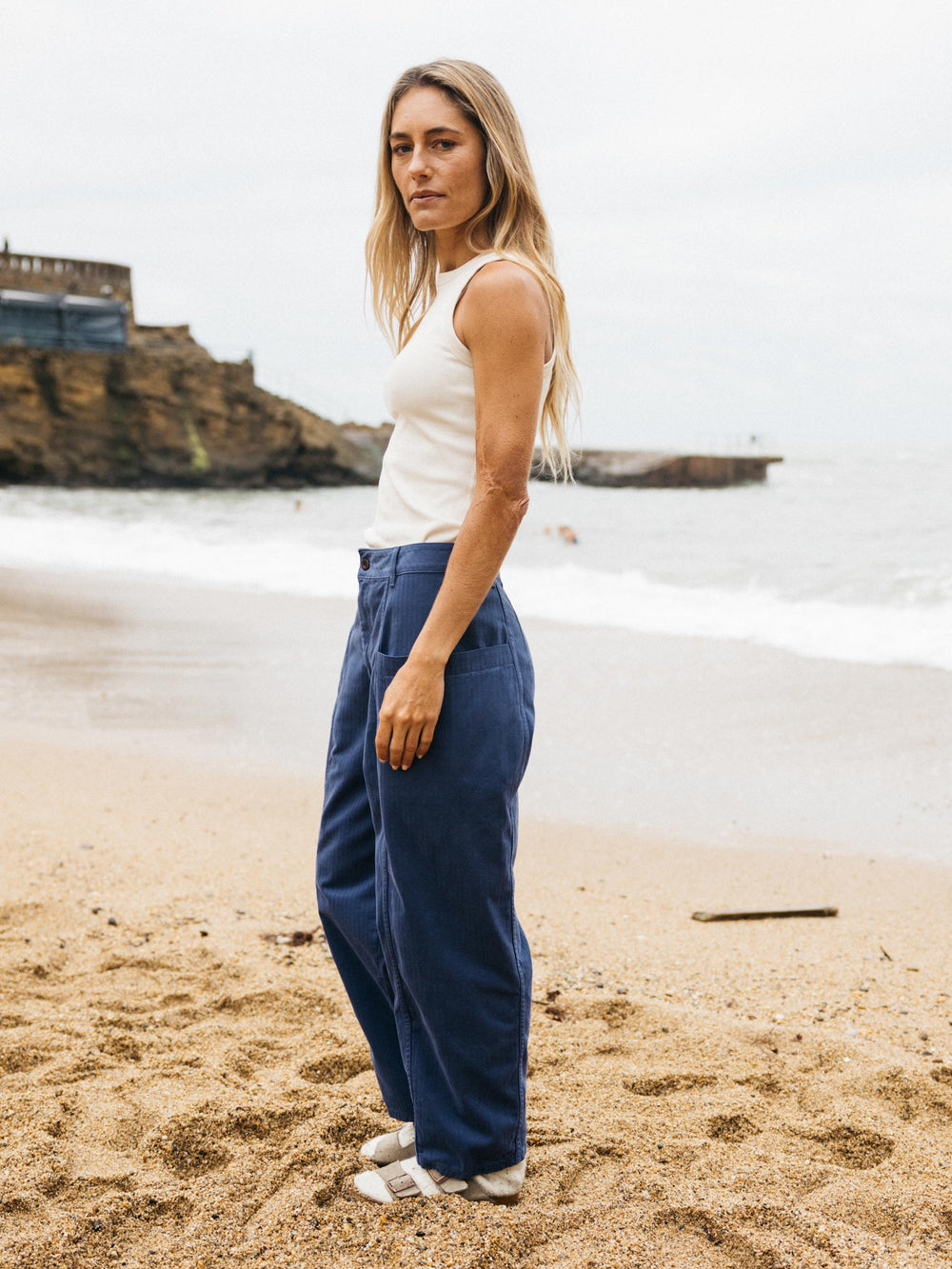 Women Organic Cotton Barrel Trouser in Navy - Croft