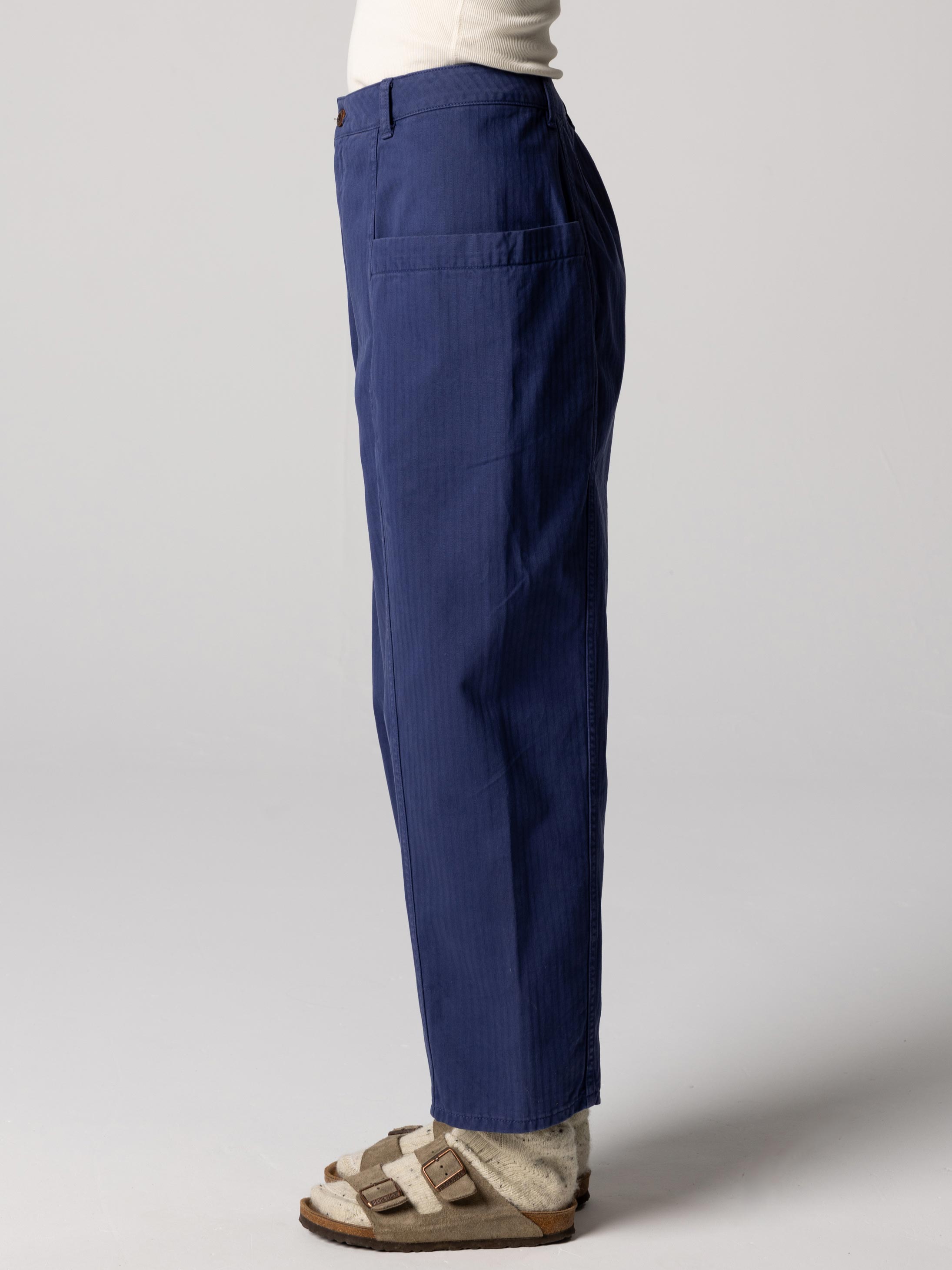 Women Organic Cotton Barrel Trouser in Navy - Croft