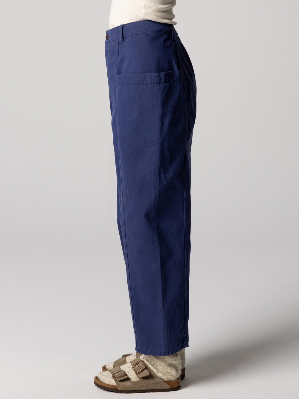 Women Organic Cotton Barrel Trouser in Navy - Croft
