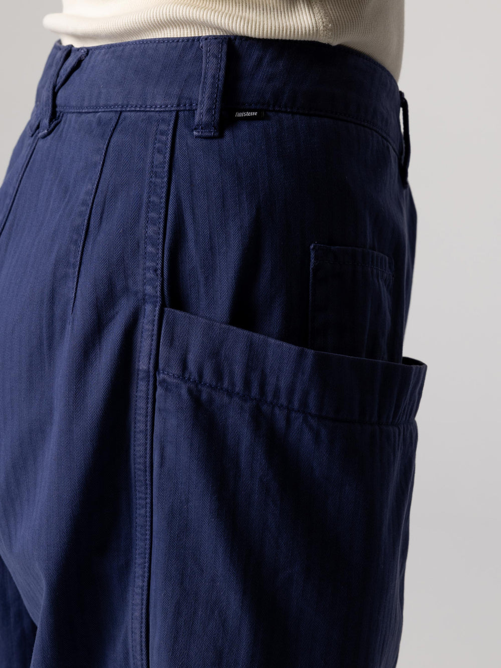 Women Organic Cotton Barrel Trouser in Navy - Croft