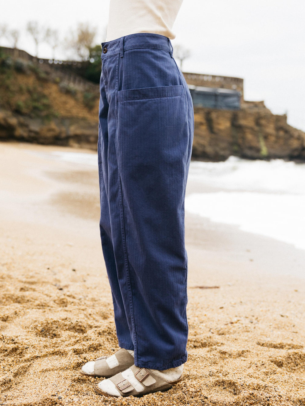 Women Organic Cotton Barrel Trouser in Navy - Croft