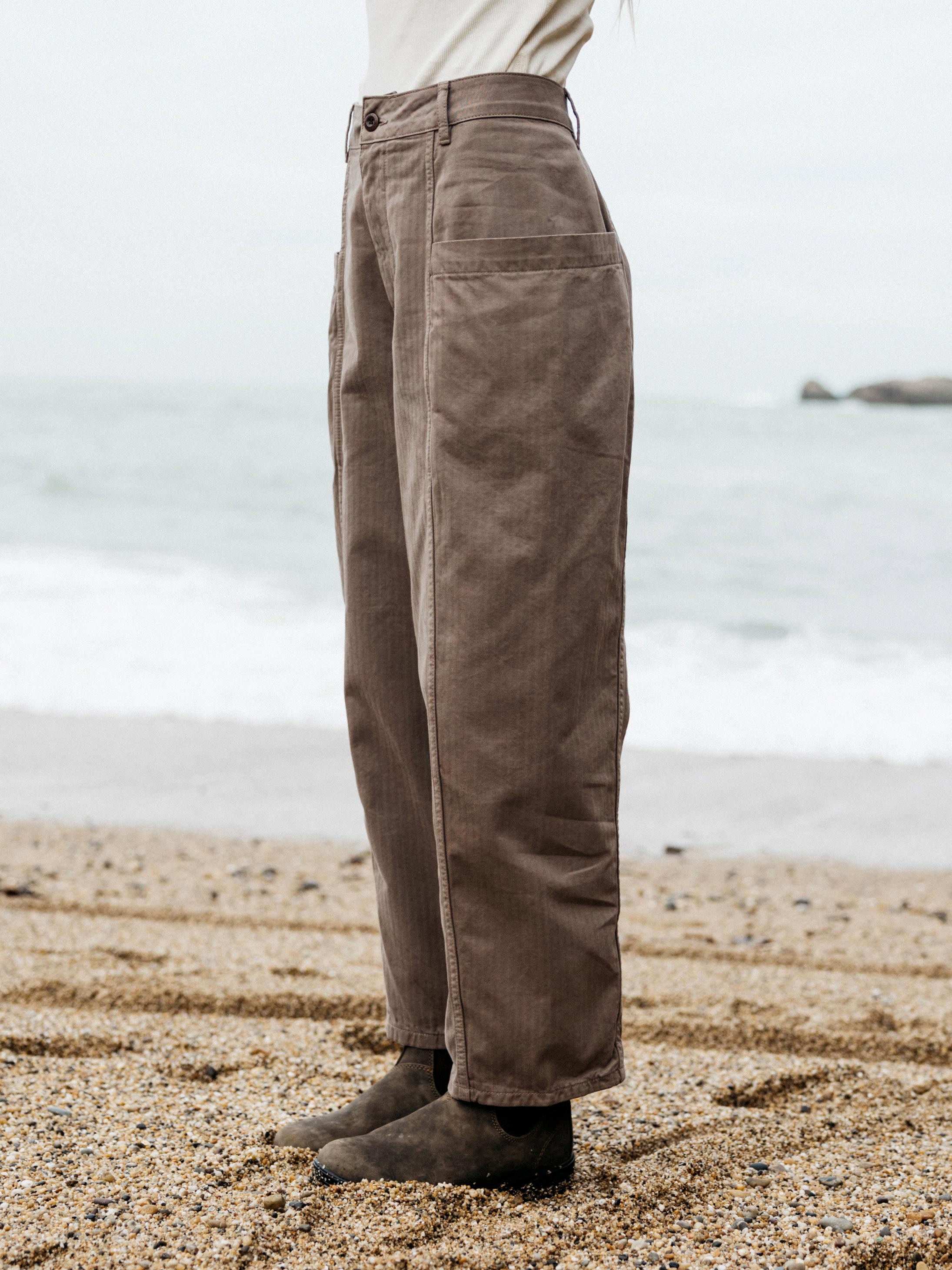 Women Organic Cotton Barrel Trouser in Brown - Croft