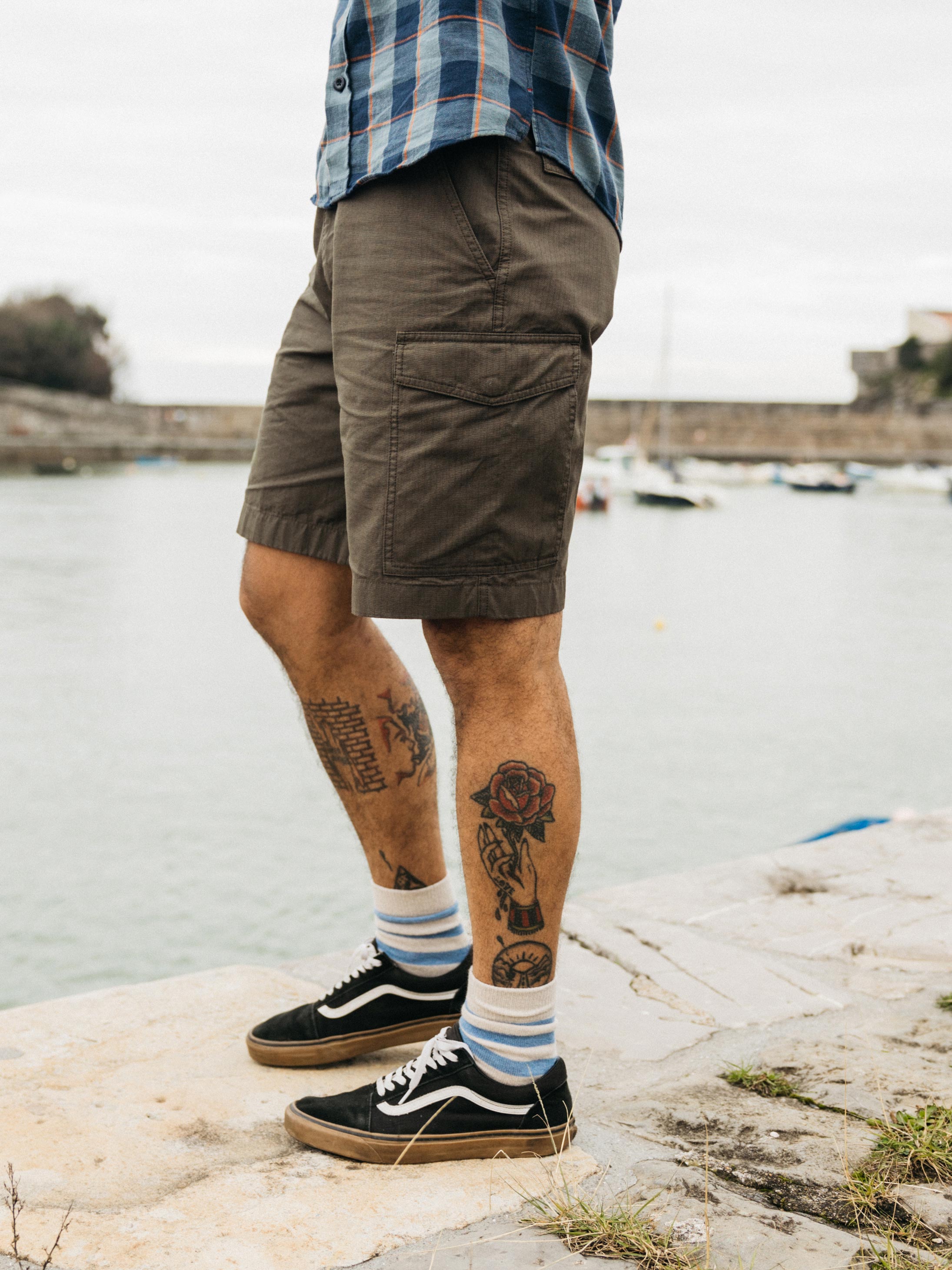 Men Organic Cotton Cargo Shorts in Olive - Clipper
