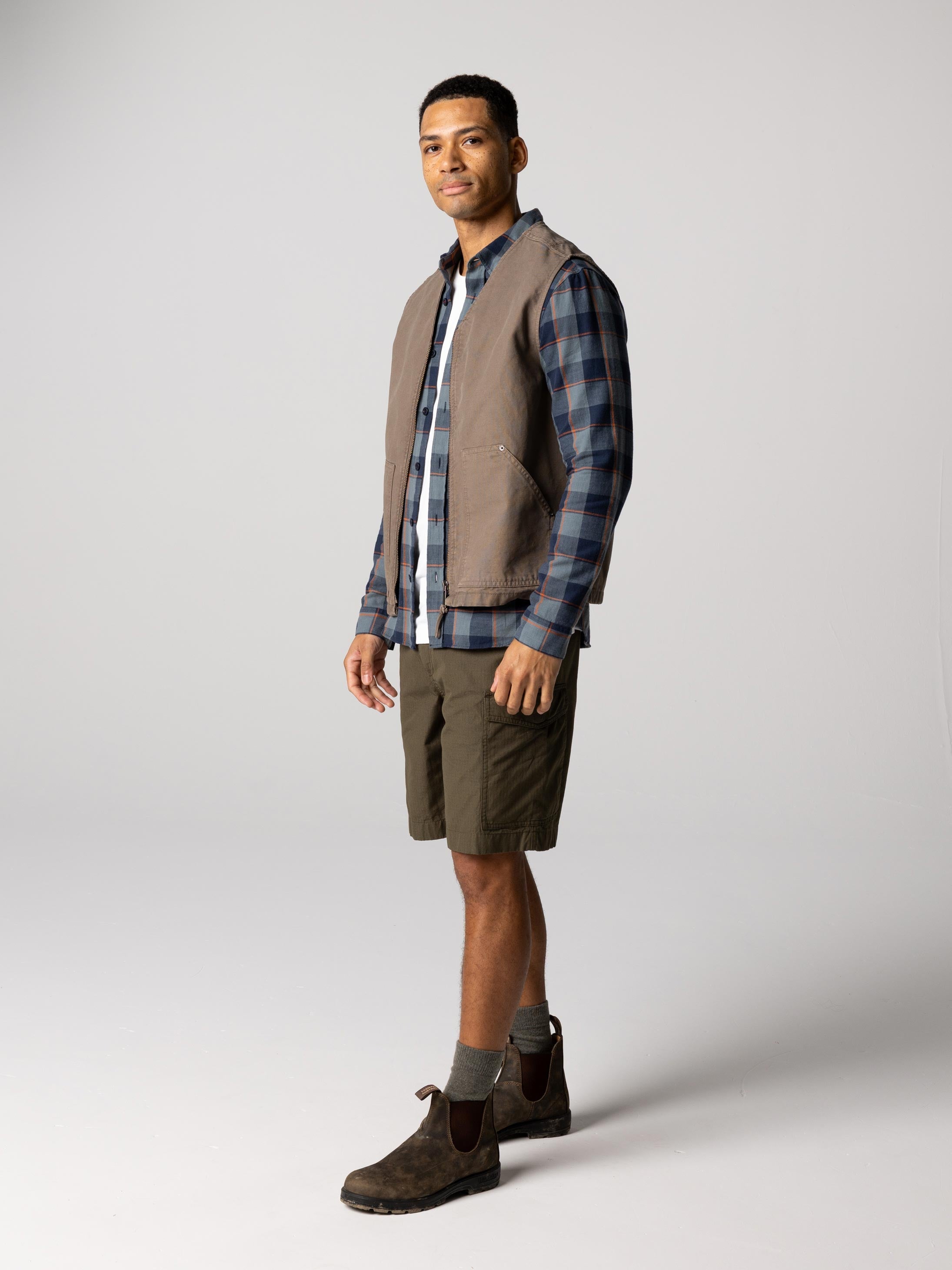 Men Organic Cotton Cargo Shorts in Olive - Clipper