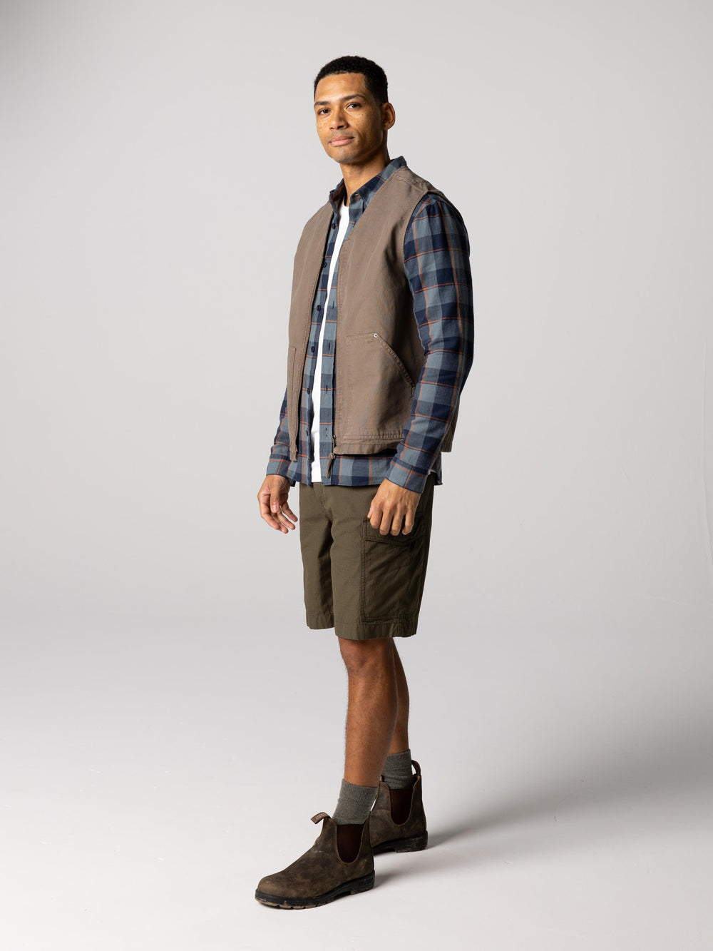 Men Organic Cotton Cargo Shorts in Olive - Clipper