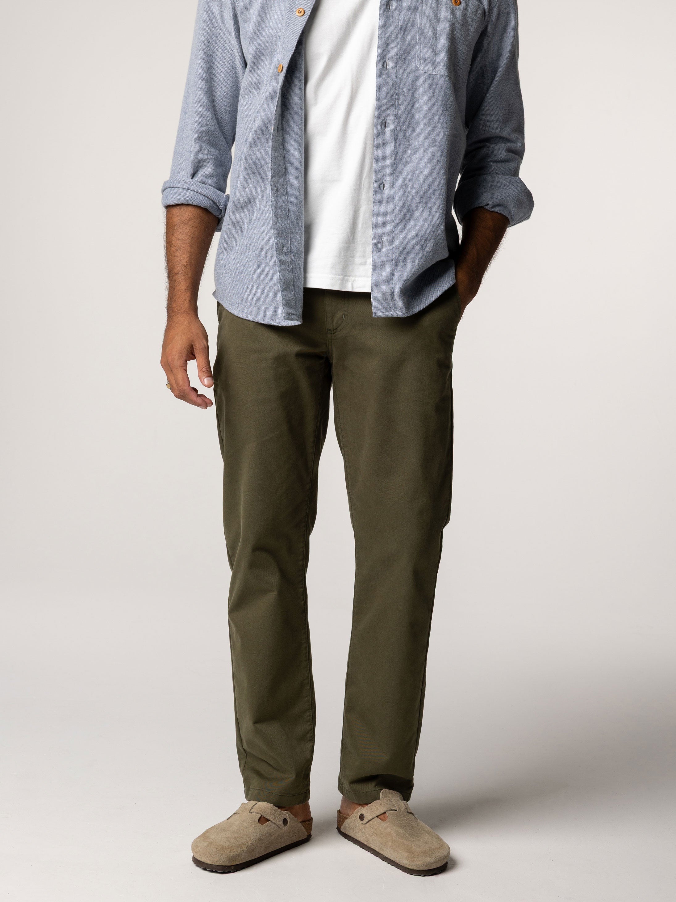 Men Organic Cotton Chino in Olive - Rincon