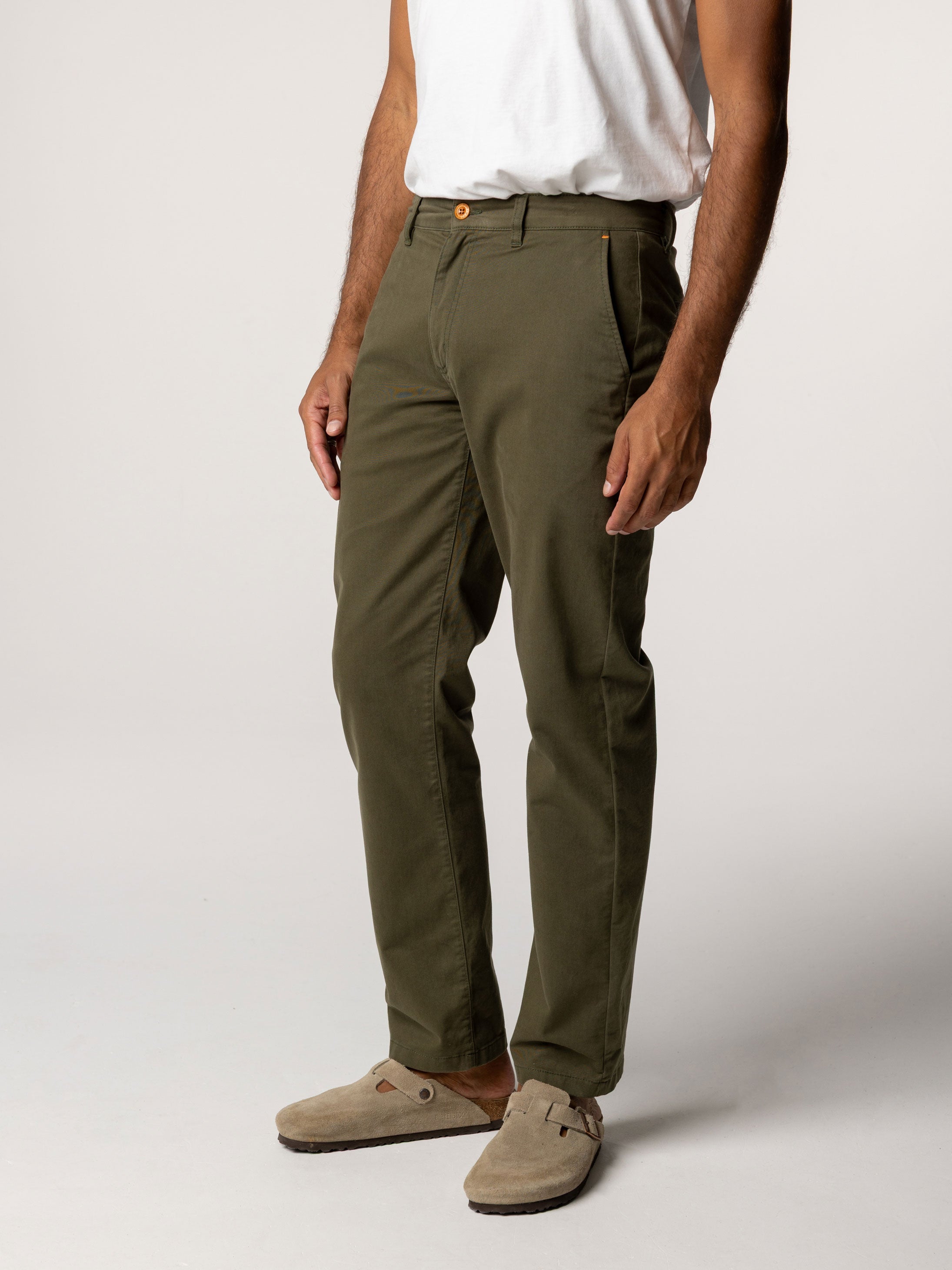 Men Organic Cotton Chino in Olive - Rincon