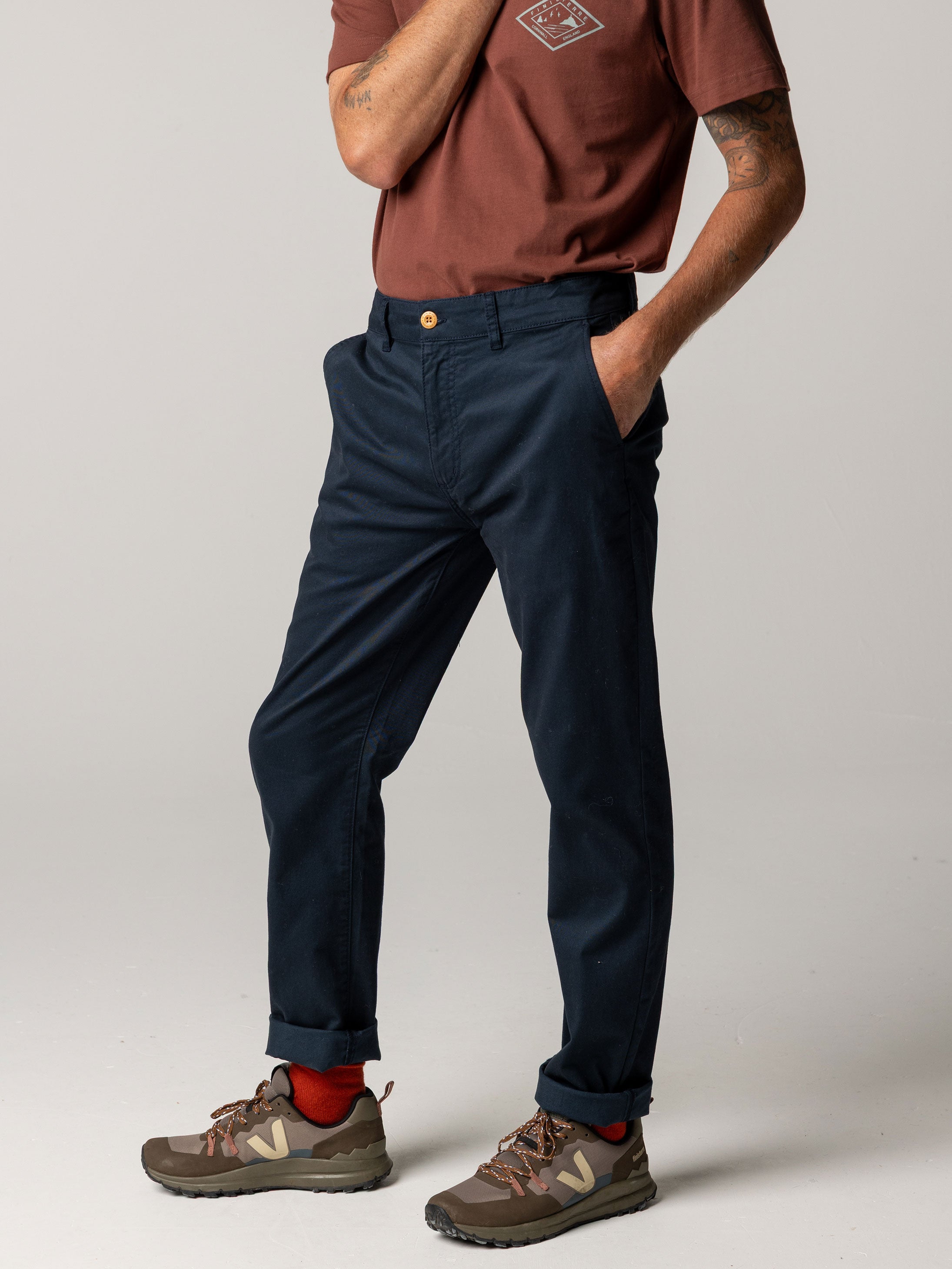 Men Rincon Slim Fit Chino in Navy