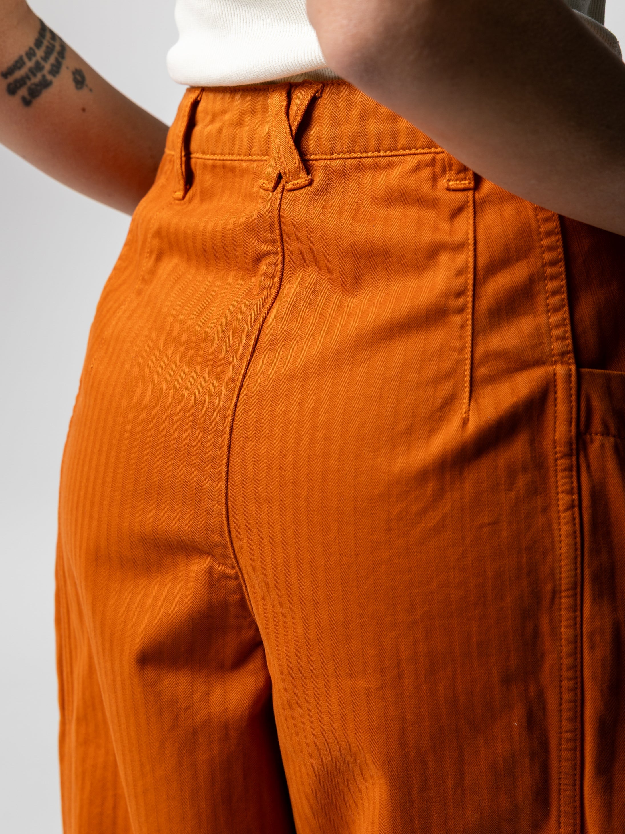 Women Organic Cotton Barrel Trouser in Copper - Croft