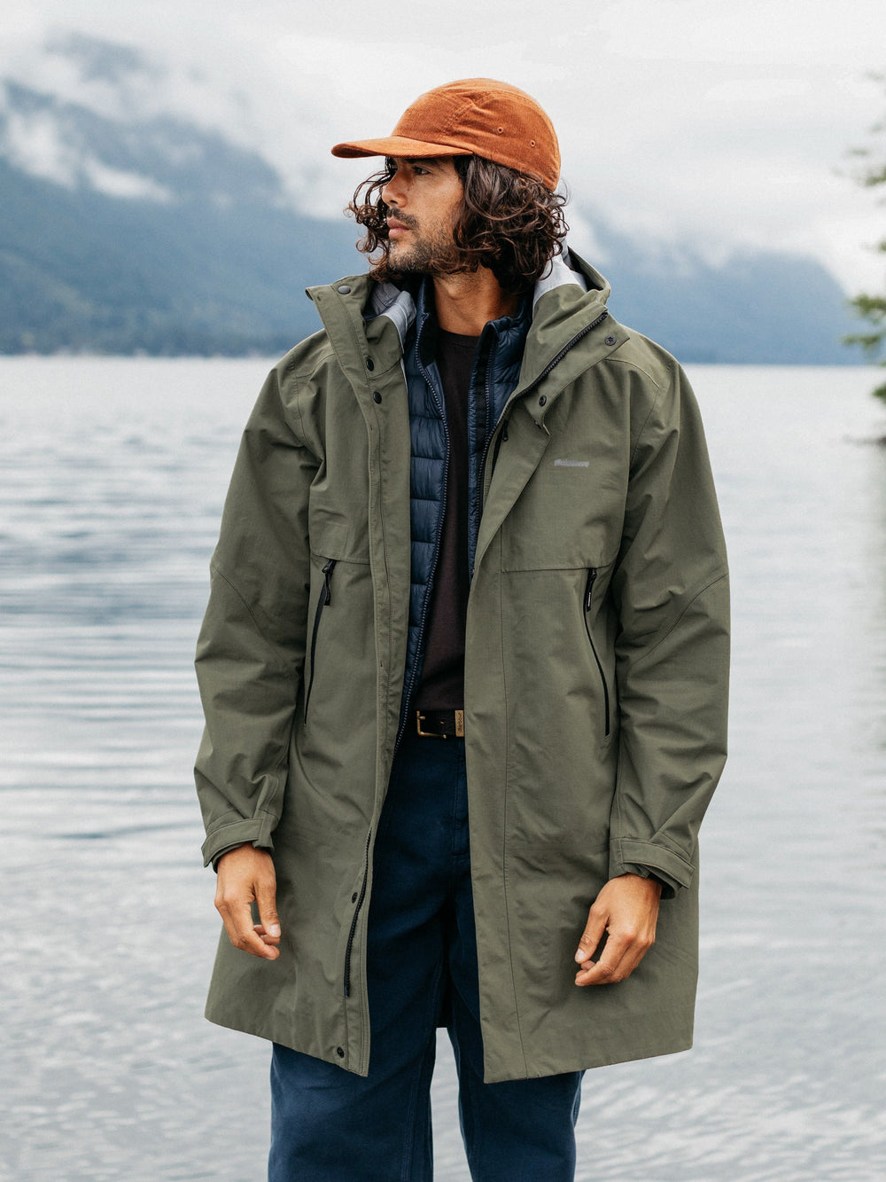 Men Recycled Longline Waterproof in Olive