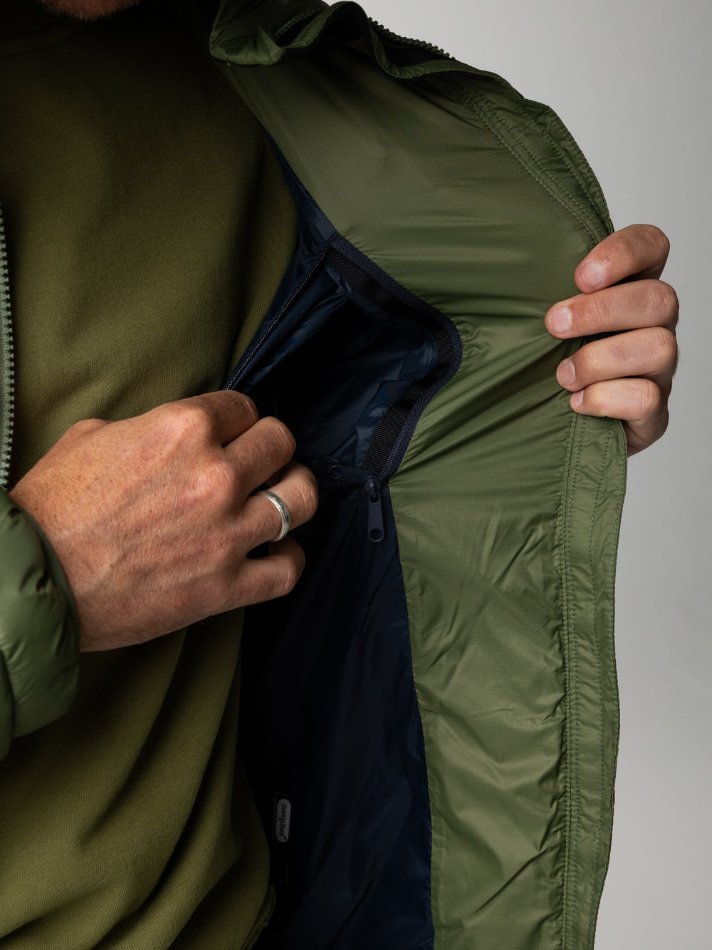 Men Recycled Hooded Jacket in Seagrass - Nimbus