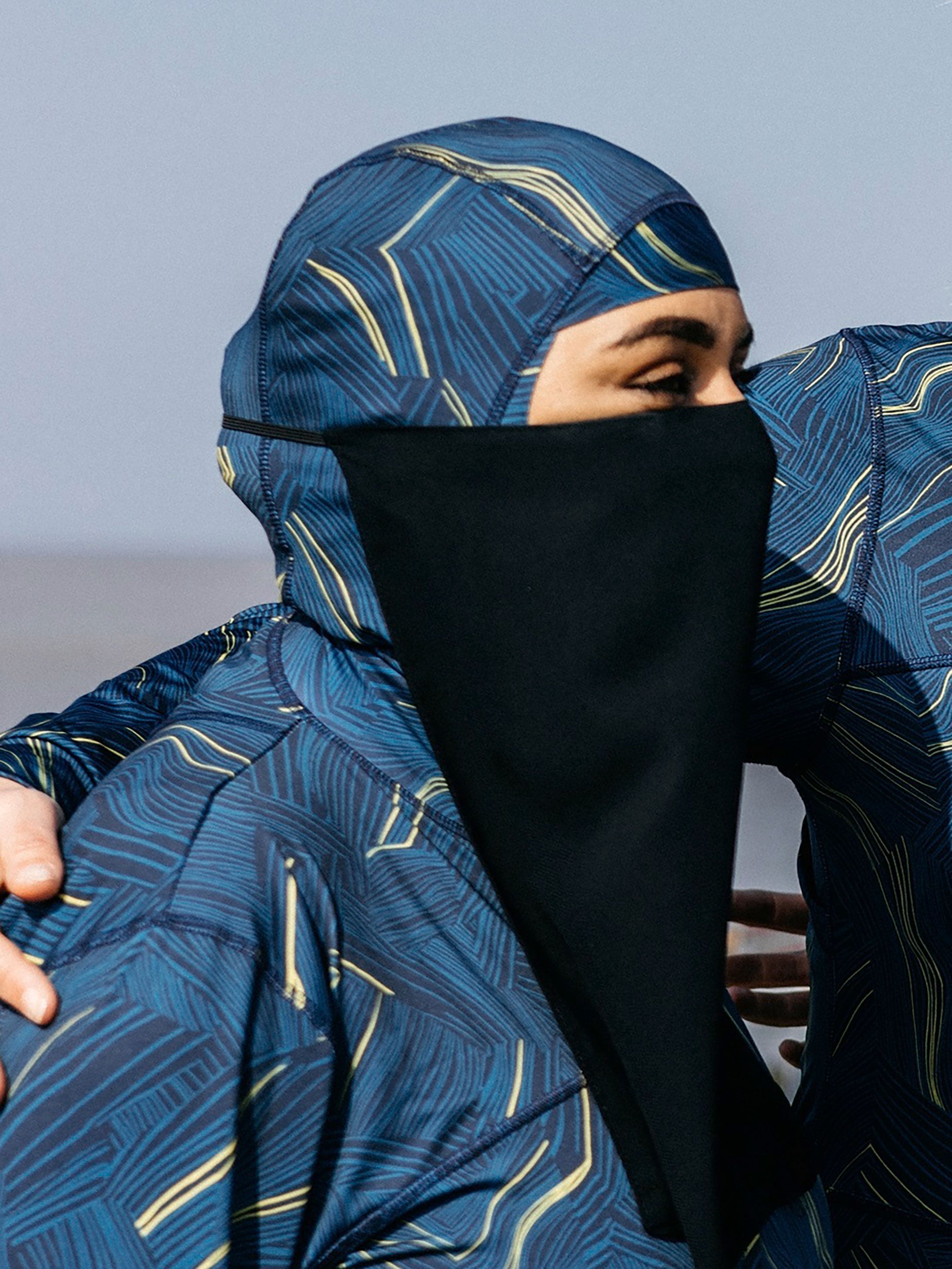 Men/Women Into The Sea' Hijab in Geometric Print