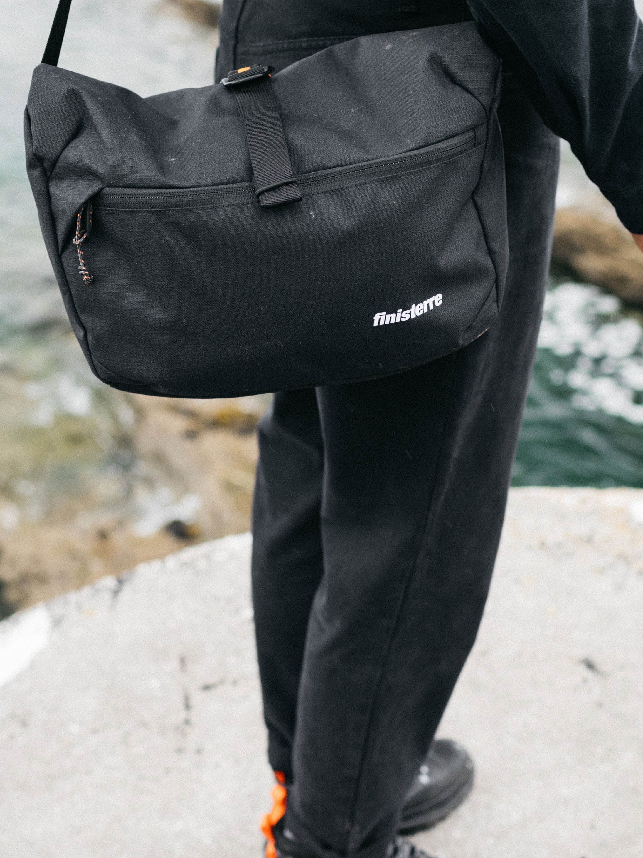 Men/Women Nautilus Crossbody Bag in Black