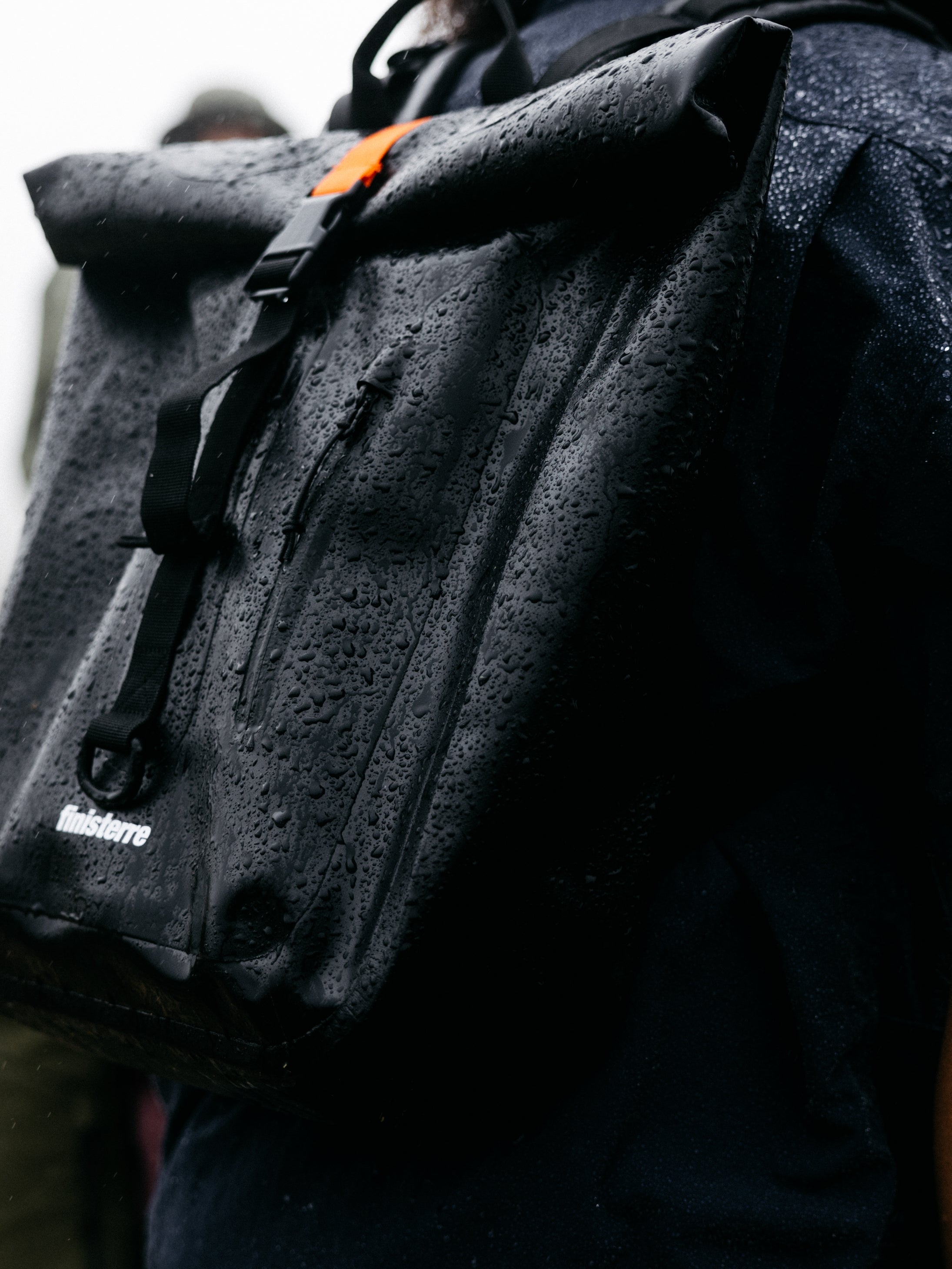 Men/Women 20L Waterproof Roll Top Backpack in Black