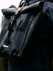 Men/Women 20L Waterproof Roll Top Backpack in Black