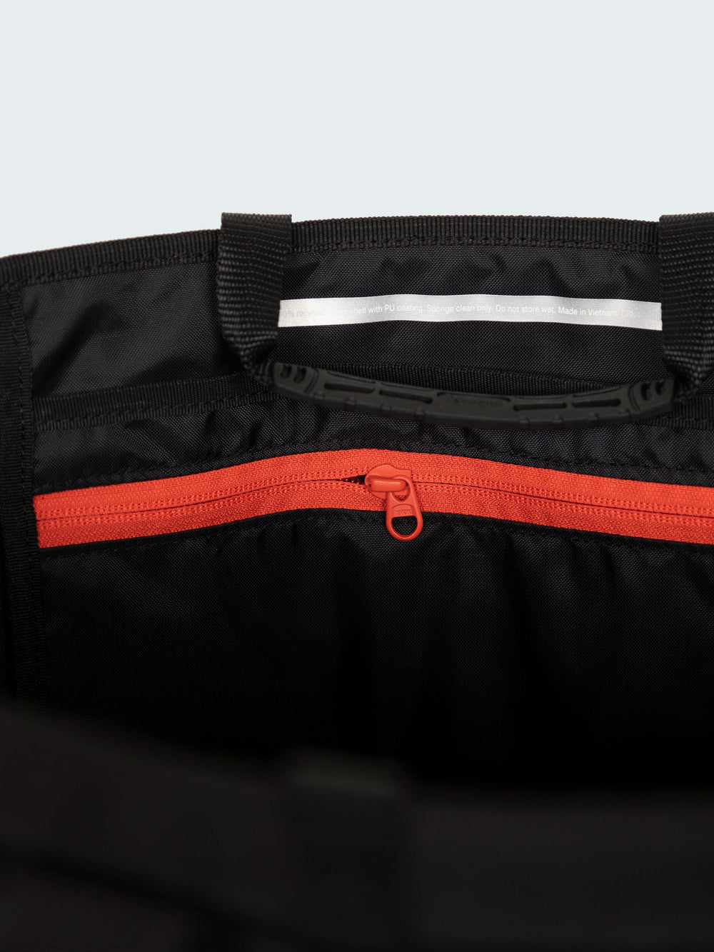 Men/Women Waterproof 35L Tote Bag in Black - Drift