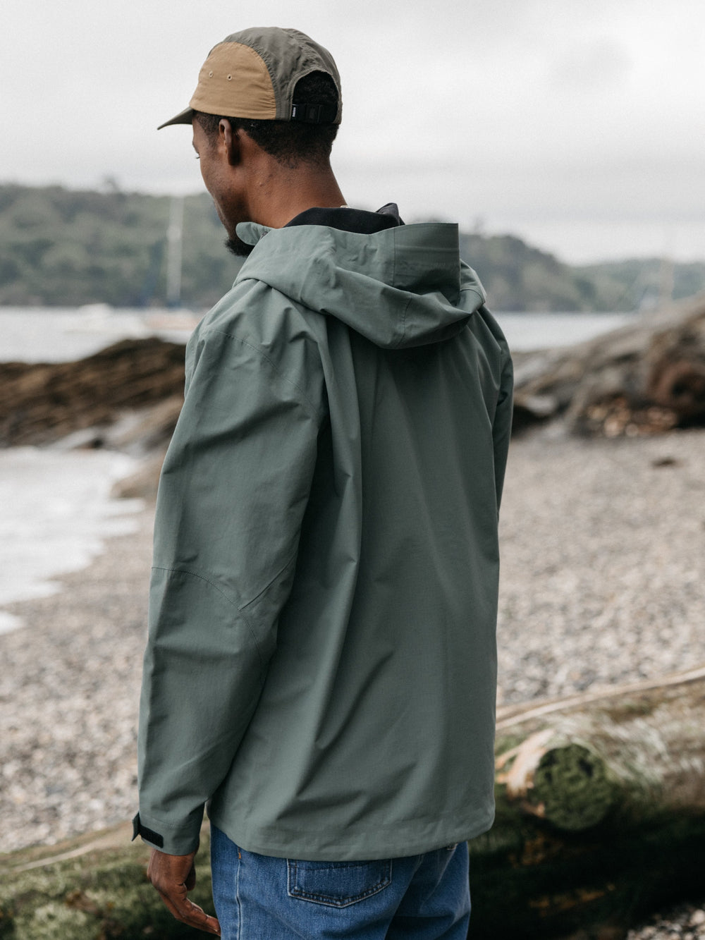 Men Stormbird Waterproof Jacket in Deep Sea