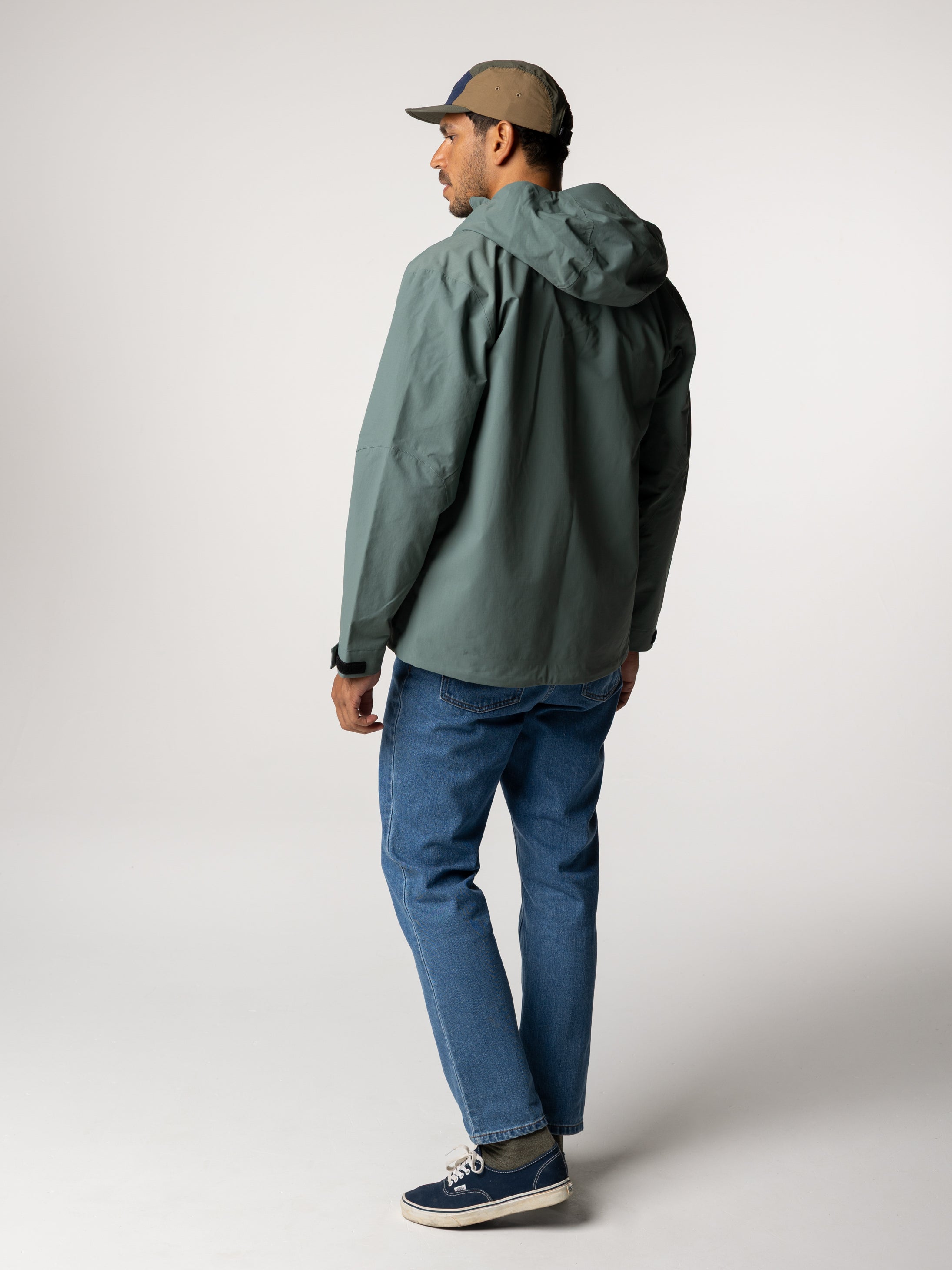 Men Stormbird Waterproof Jacket in Deep Sea