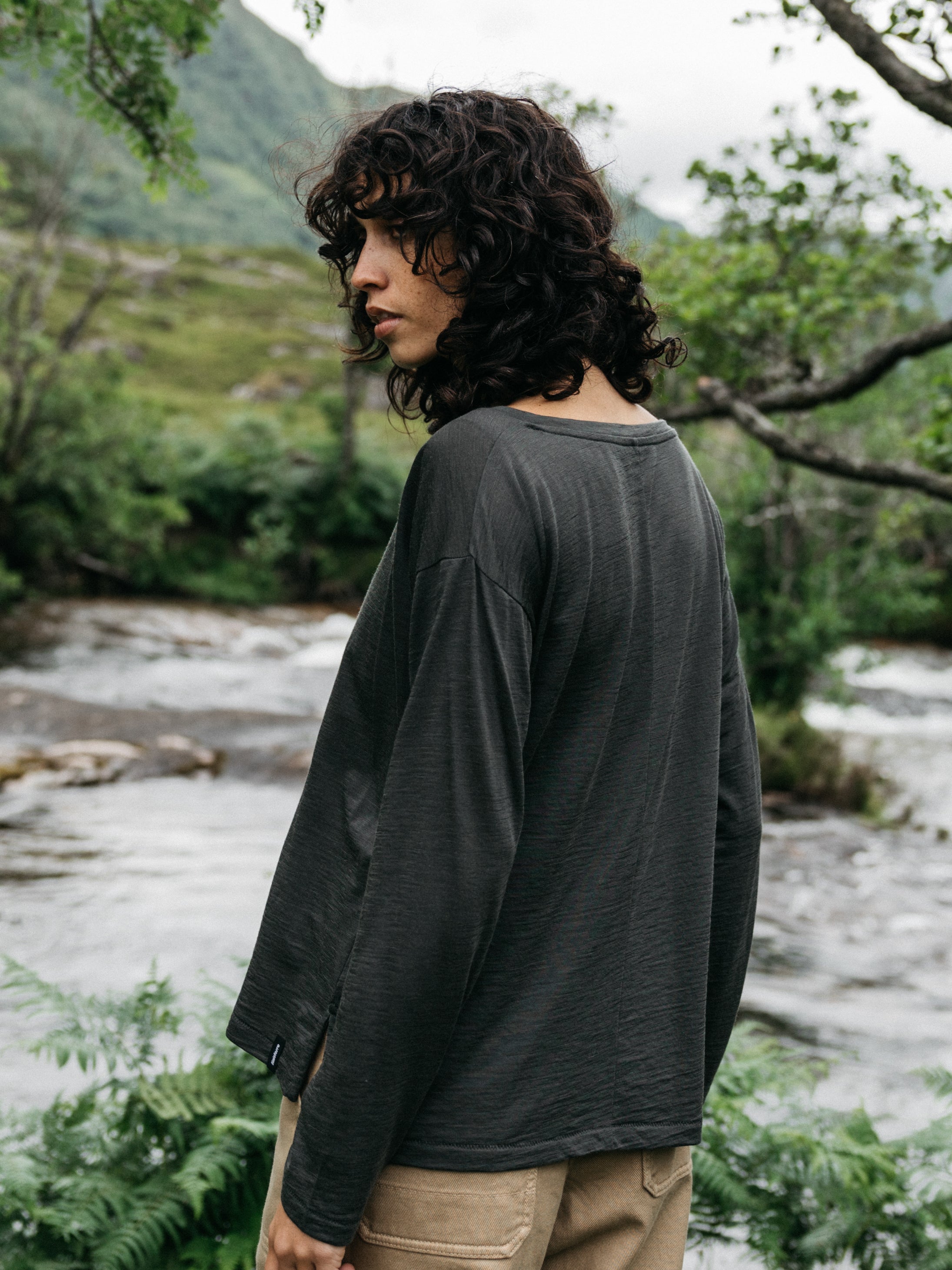 Women Merino Long Sleeve Baselayer in Raven Black - Seeker