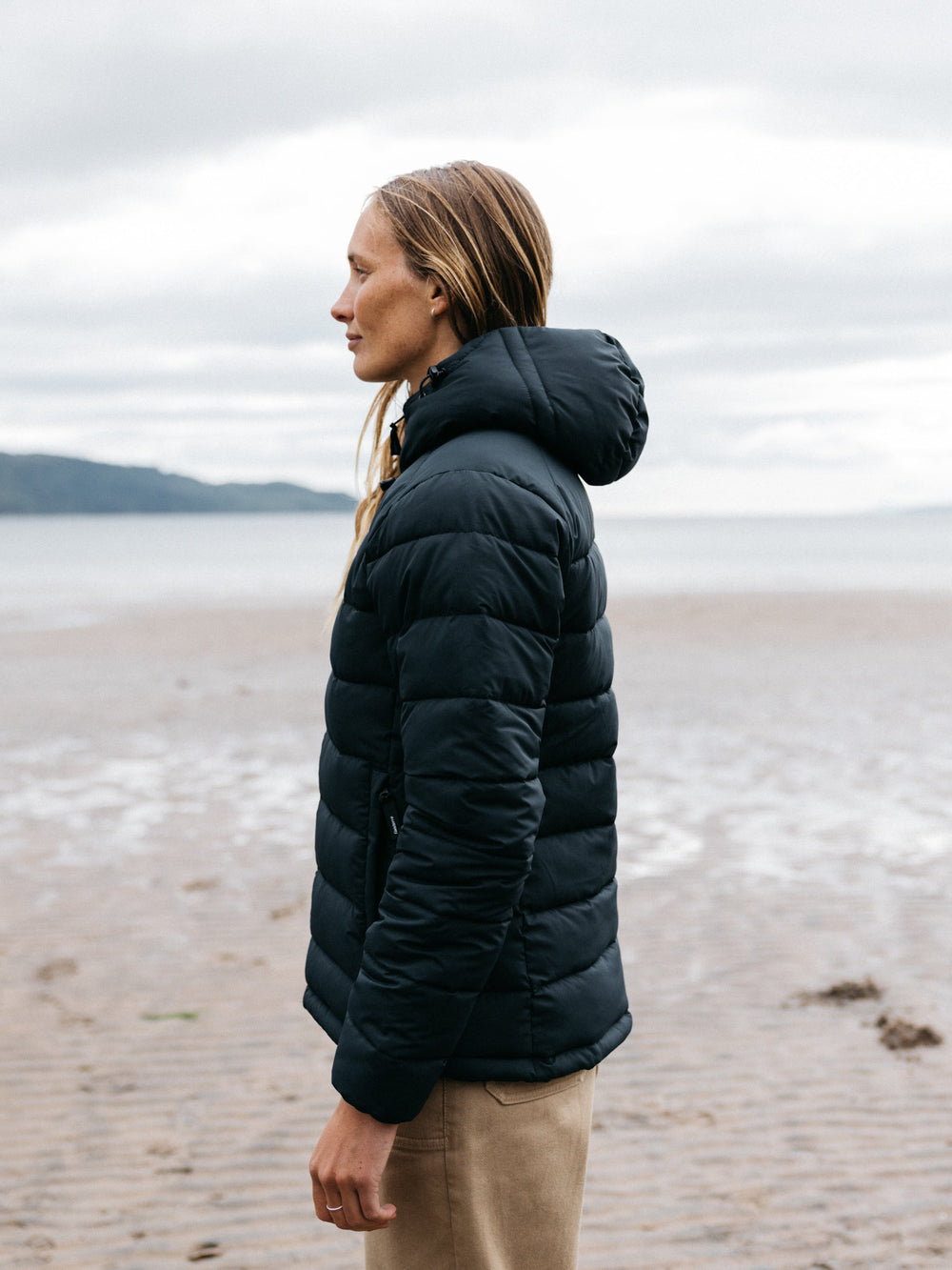 Women Recycled Insulated Jacket in Black - Nebulas