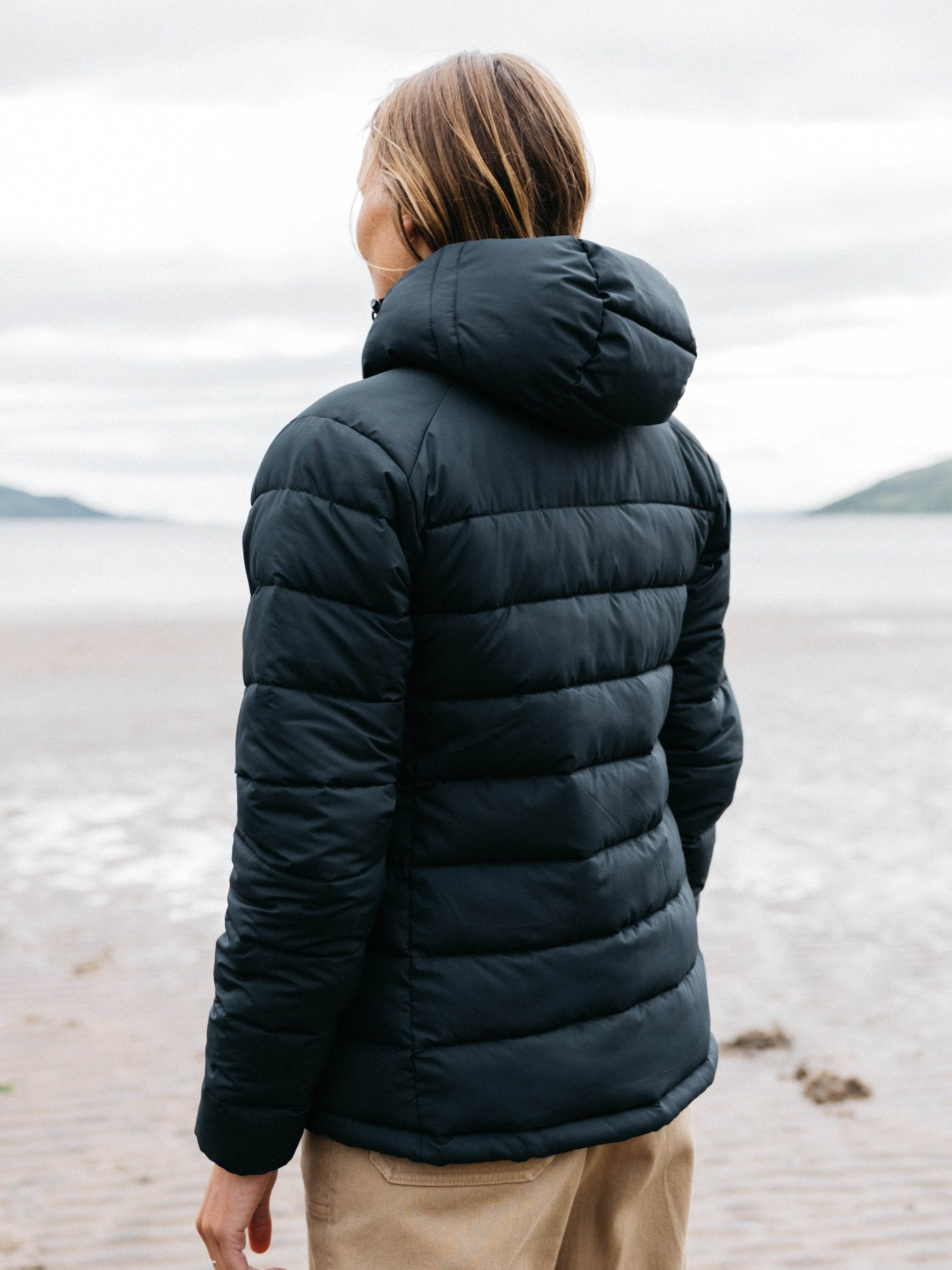 Women Recycled Insulated Jacket in Black - Nebulas
