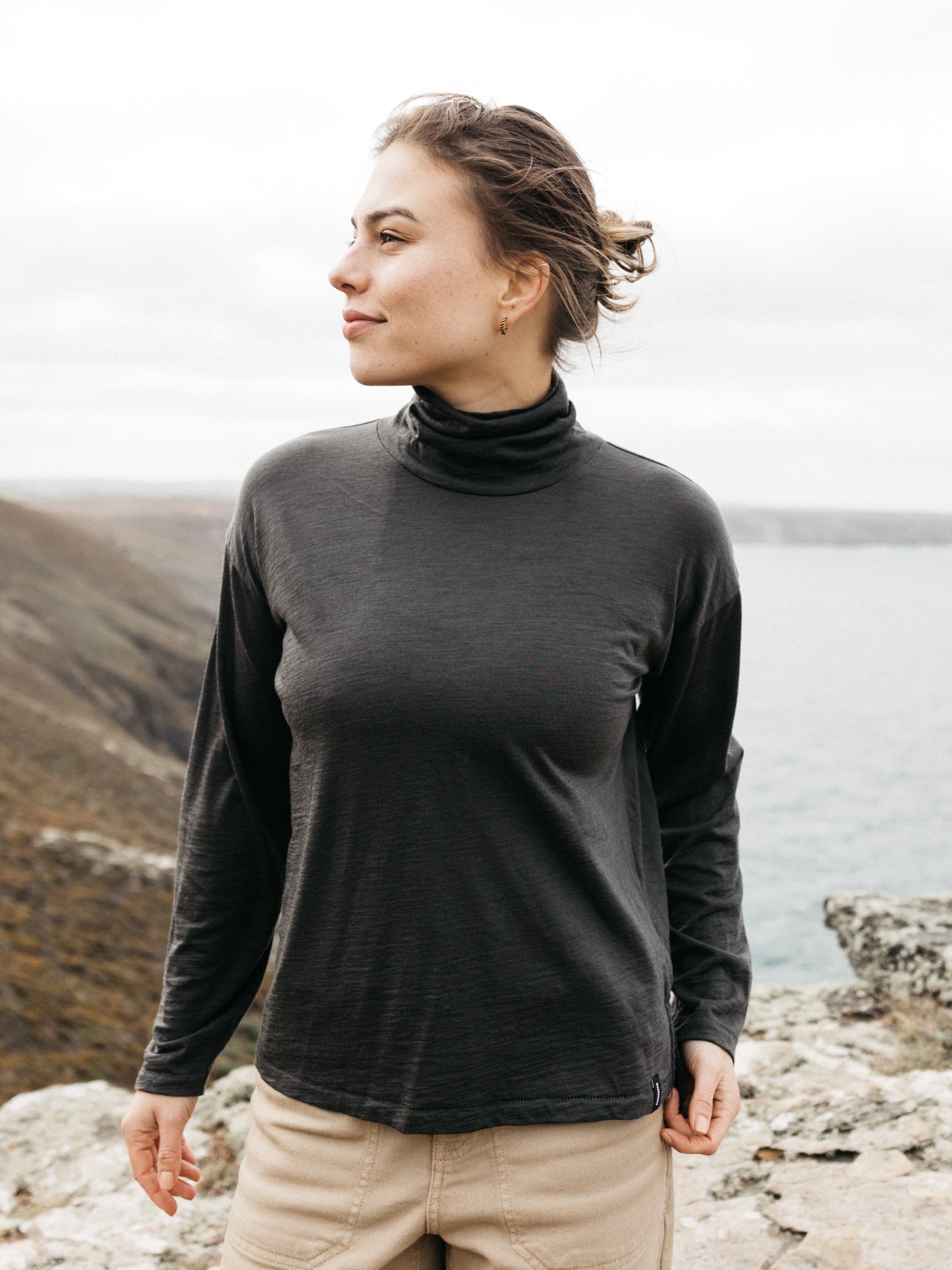 Women Merino High Neck T-Shirt in Raven - Seeker